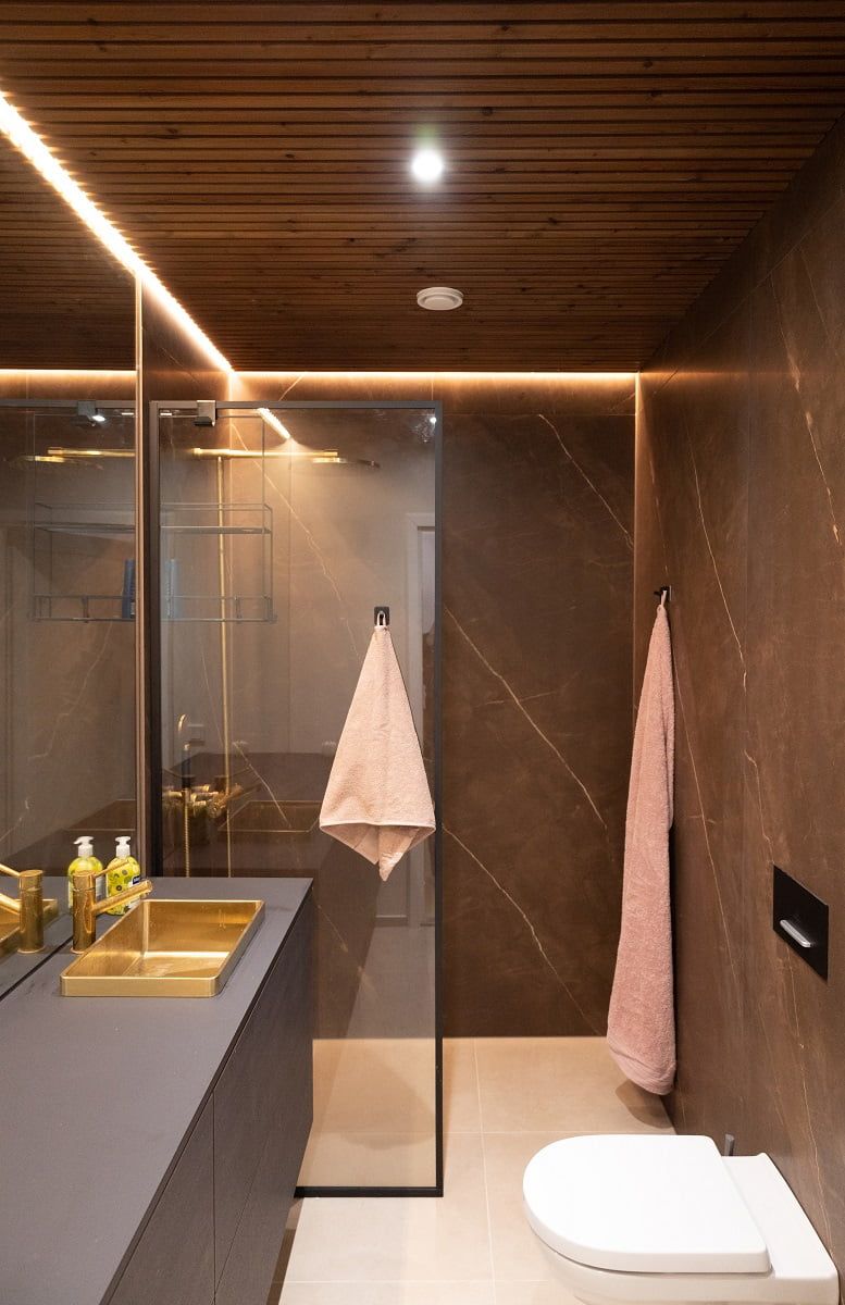 In the bathroom, light is brought to the entire length of the mirror with an indirect LED strip in a corner profile. The spots are positioned along the centre line. © LedStore.fi